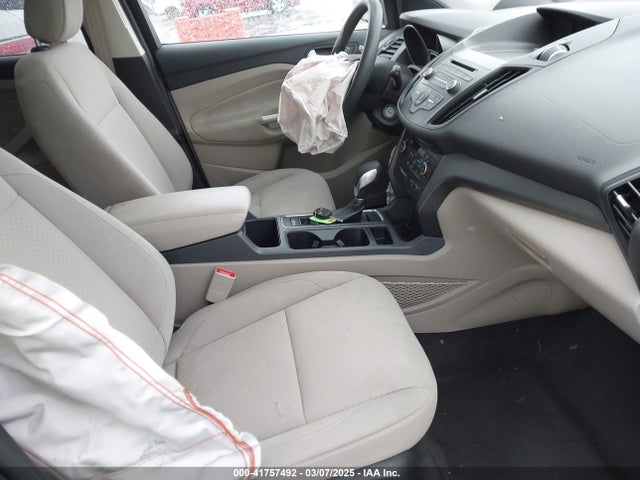 1FMCU9GDXJUB20859 Ford ESCAPE SE