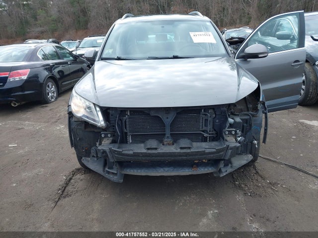 2011 Volkswagen Tiguan Se მანქანა იყიდება აუქციონზე, vin: WVGBV7AX4BW532524, აუქციონის ნომერი: 41757552