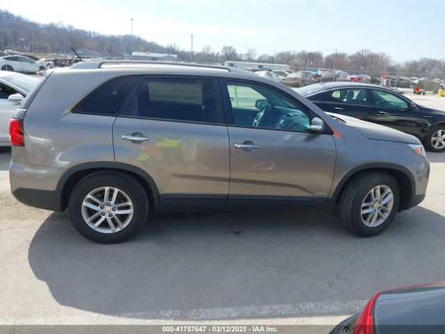 5XYKTCA6XFG559899 KIA SORENTO LX