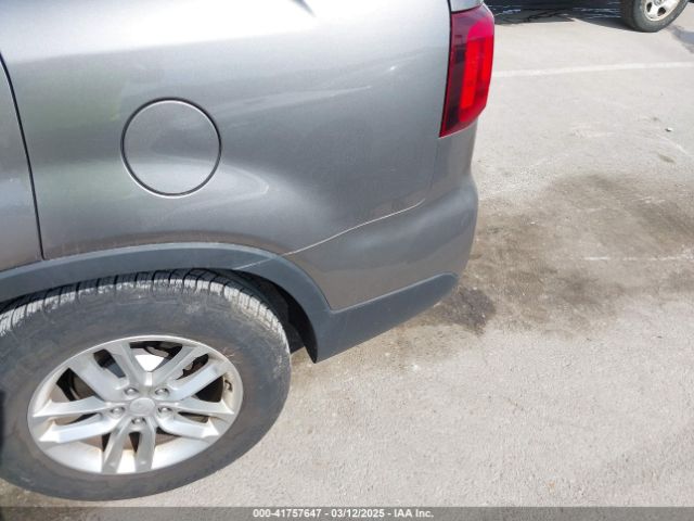 5XYKTCA6XFG559899 KIA SORENTO LX
