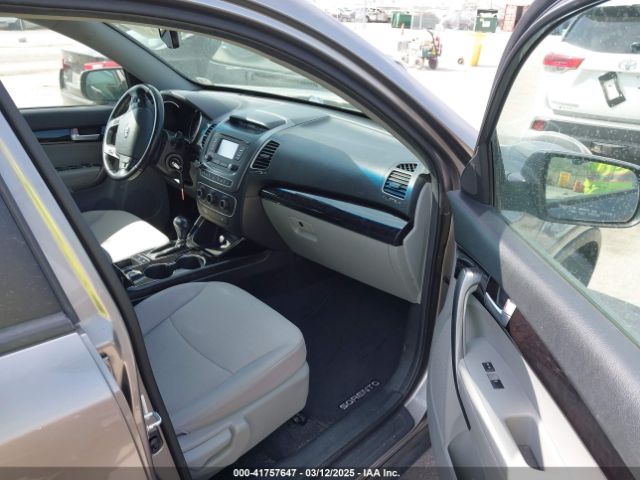 5XYKTCA6XFG559899 KIA SORENTO LX