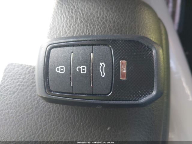 2T1BURHE6KC182863 Toyota COROLLA SE