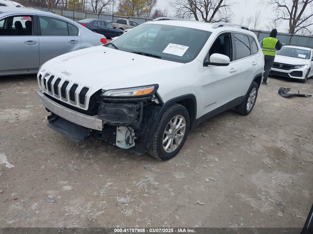 1C4PJLCB5GW113573 Jeep Cherokee Latitude