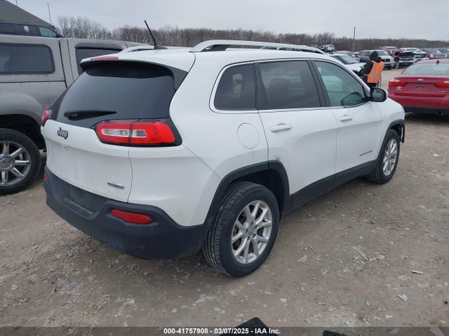 1C4PJLCB5GW113573 Jeep Cherokee Latitude