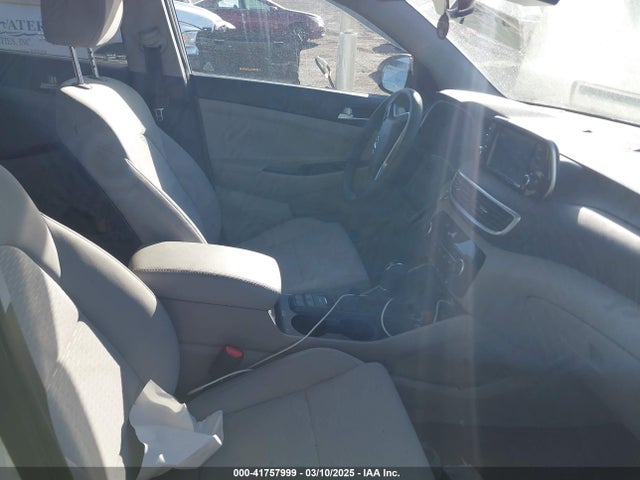 KM8J33A4XKU989155 Hyundai Tucson Value