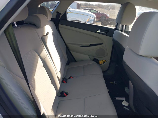 KM8J33A4XKU989155 Hyundai Tucson Value