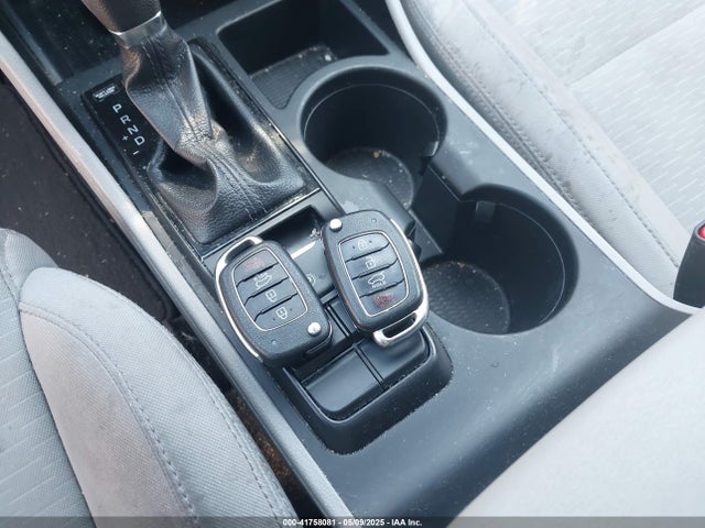 KM8J23A46LU101389 Hyundai TUCSON SE