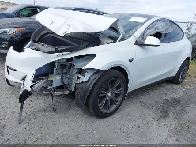 2024 TESLA MODEL Y 7SAYGDED2RF207783 Photo 1
