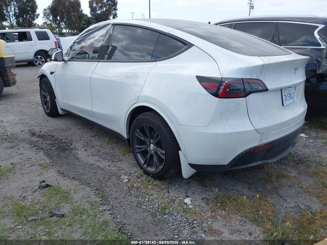 2024 TESLA MODEL Y 7SAYGDED2RF207783 Photo 2