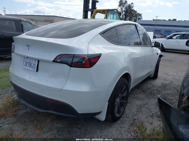 2024 TESLA MODEL Y 7SAYGDED2RF207783 Photo 3