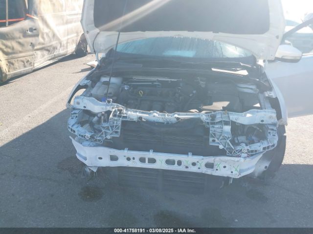 1FADP3N24EL423300 Ford Focus Titanium