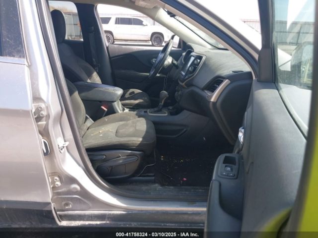 1C4PJMCS4GW194491 Jeep Cherokee Latitude