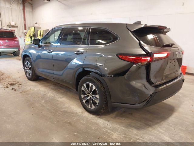 2022 TOYOTA HIGHLANDER 5TDGZRBH8NS576211 Photo 2