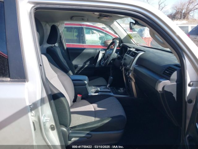 2022 TOYOTA 4RUNNER JTEMU5JR8N6054775 Photo 4