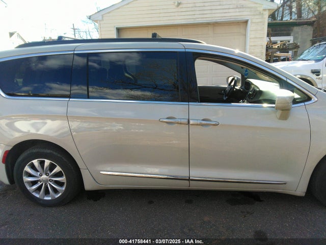 Chrysler Pacifica Touring L 2017 2C4RC1BG8HR785447 Image 13