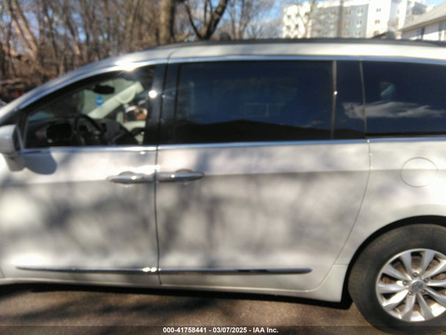 Chrysler Pacifica Touring L 2017 2C4RC1BG8HR785447 Image 14