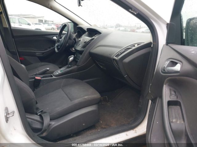 1FADP3F23JL225333 Ford FOCUS SE