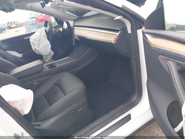 2025 TESLA MODEL Y 7SAYGDED8SA365144 Photo 4
