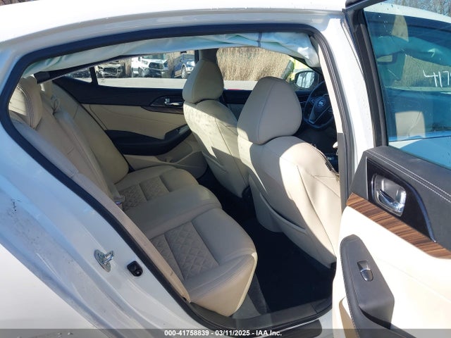 1N4AA6AP1HC424092 Nissan Maxima 3.5 Platinum