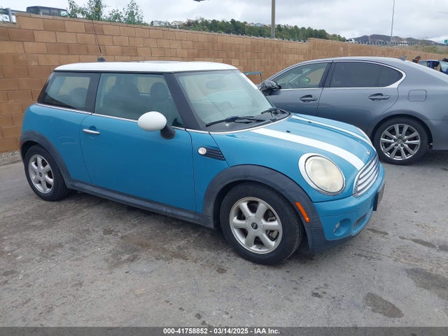 2009 MINI COOPER WMWMF33599TW76321 Photo 0