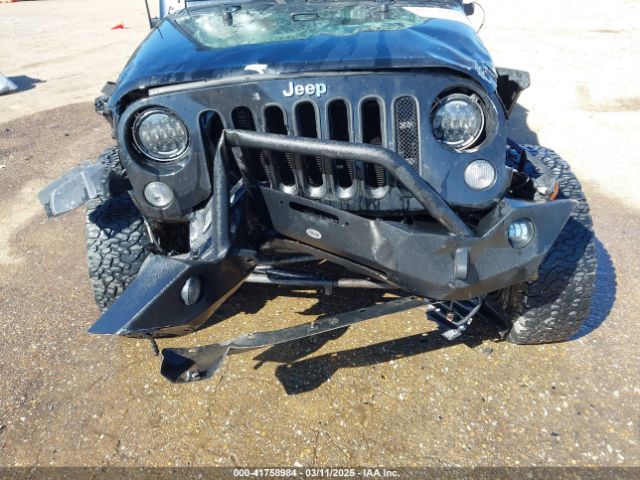 1C4BJWEG3FL573285 Jeep Wrangler Unlimited Sahara