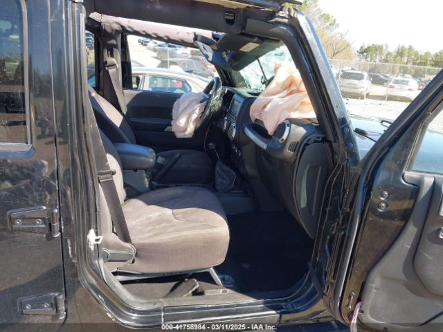 1C4BJWEG3FL573285 Jeep Wrangler Unlimited Sahara
