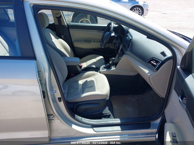 5NPD74LF8HH149193 Hyundai ELANTRA SE
