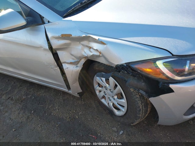 5NPD74LF5JH320455 Hyundai ELANTRA SE