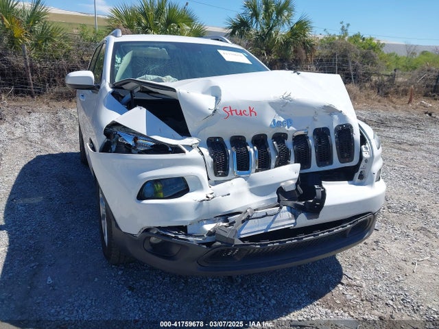 1C4PJLCS7FW737387 Jeep Cherokee Latitude