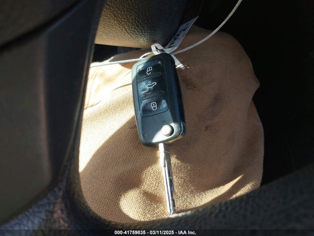 2013 Volkswagen Jetta 2.0l S მანქანა იყიდება აუქციონზე, vin: 3VW2K7AJ8DM281449, აუქციონის ნომერი: 41759835