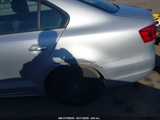 2013 Volkswagen Jetta 2.0l S მანქანა იყიდება აუქციონზე, vin: 3VW2K7AJ8DM281449, აუქციონის ნომერი: 41759835
