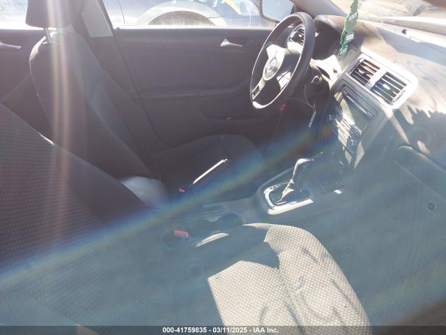 2013 Volkswagen Jetta 2.0l S მანქანა იყიდება აუქციონზე, vin: 3VW2K7AJ8DM281449, აუქციონის ნომერი: 41759835