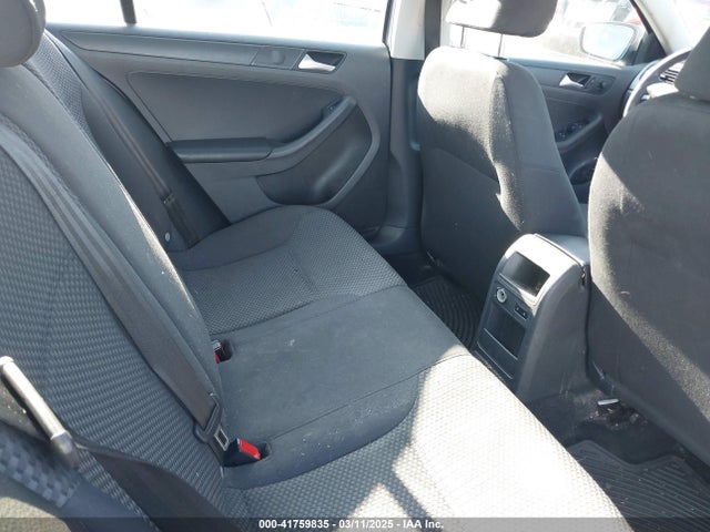 2013 Volkswagen Jetta 2.0l S მანქანა იყიდება აუქციონზე, vin: 3VW2K7AJ8DM281449, აუქციონის ნომერი: 41759835