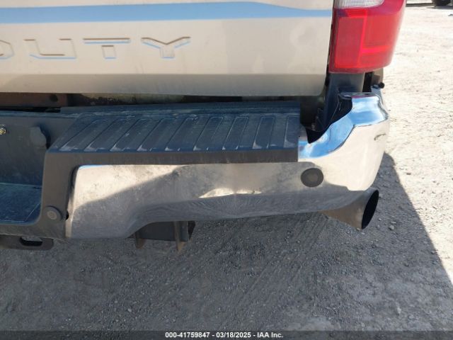 1FT7W2BT8HEF10580 Ford F-250 Lariat