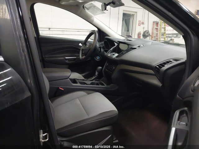 1FMCU9GD1HUE27556 Ford ESCAPE SE
