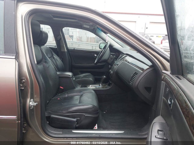 2011 CADILLAC DTS 1G6KD5E66BU125347 Photo 4