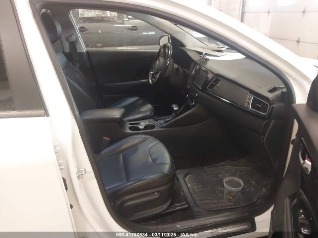 KNDCE3LC3K5216257 KIA Niro Touring
