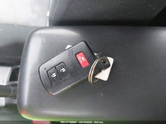 JTDKDTB34E1571983 Toyota Prius C Three