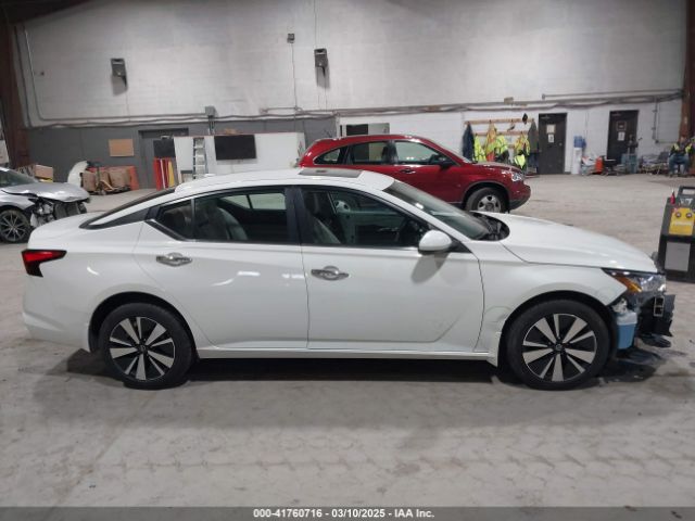 1N4BL4DW8NN363880 Nissan Altima Sv Intelligent Awd