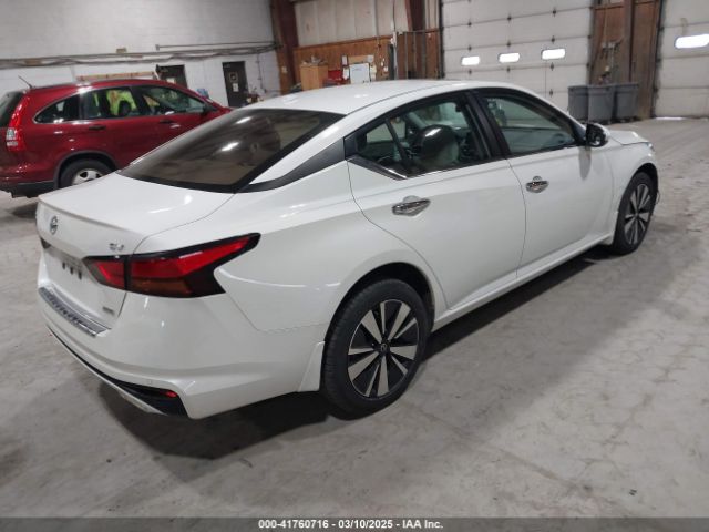 1N4BL4DW8NN363880 Nissan Altima Sv Intelligent Awd
