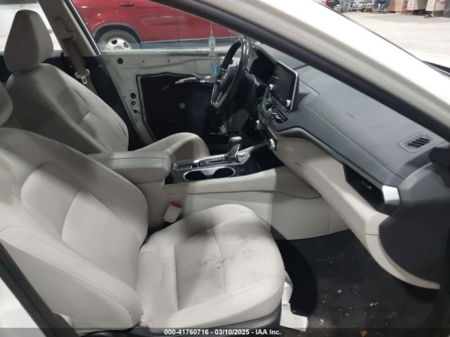 1N4BL4DW8NN363880 Nissan Altima Sv Intelligent Awd
