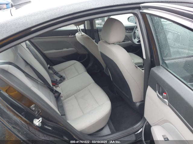 5NPD84LF6JH229868 Hyundai ELANTRA SEL