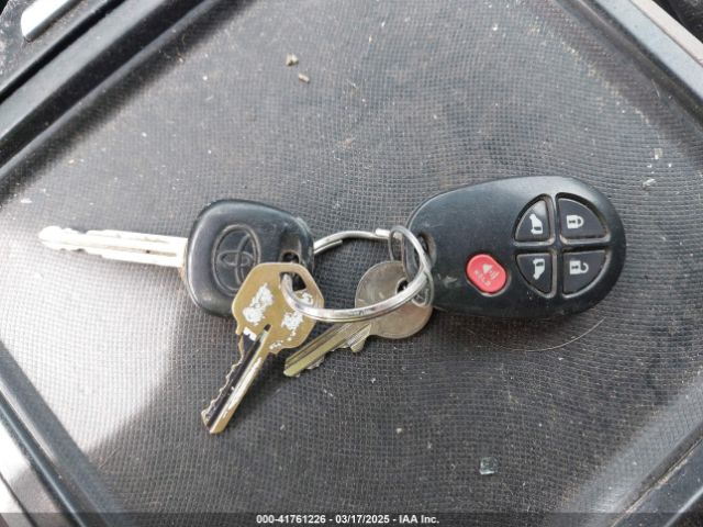 5TDKK3DC0FS557747 Toyota Sienna Le 8 Passenger