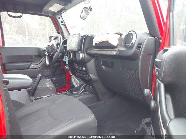 1C4BJWDGXFL610818 Jeep Wrangler Unlimited Sport