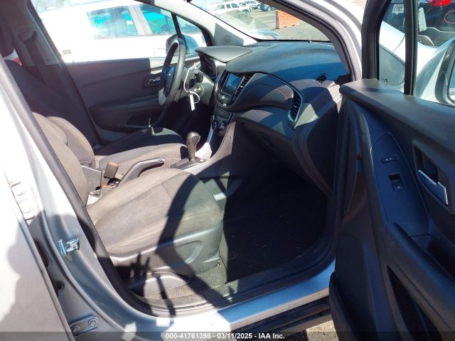 KL7CJKSB8LB037128 Chevrolet Trax Fwd Ls