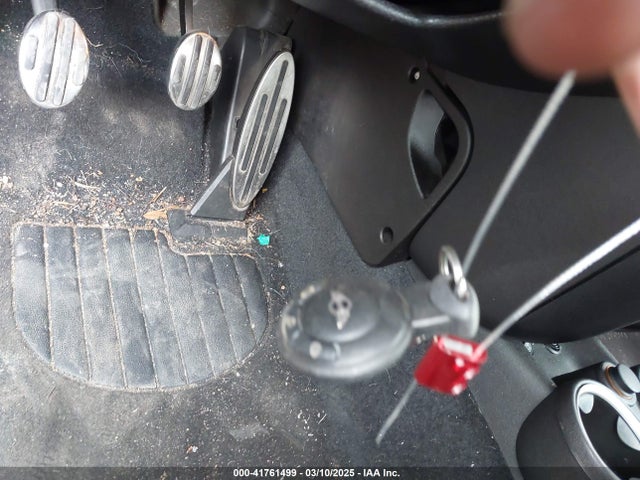 2010 MINI COOPER S CLUBMAN WMWMM3C5XATP76535 Photo 10