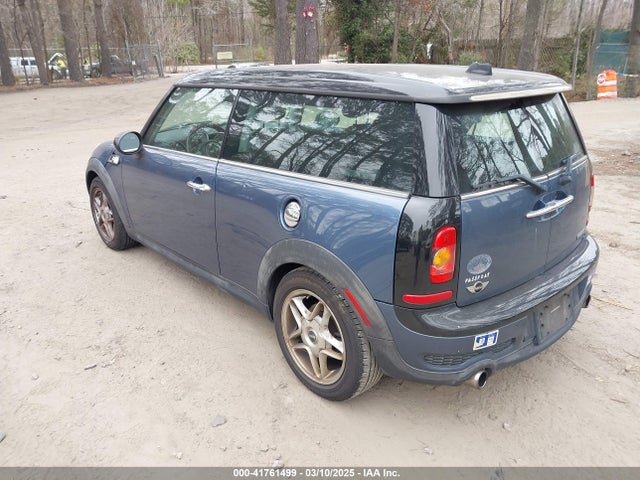 2010 MINI COOPER S CLUBMAN WMWMM3C5XATP76535 Photo 2