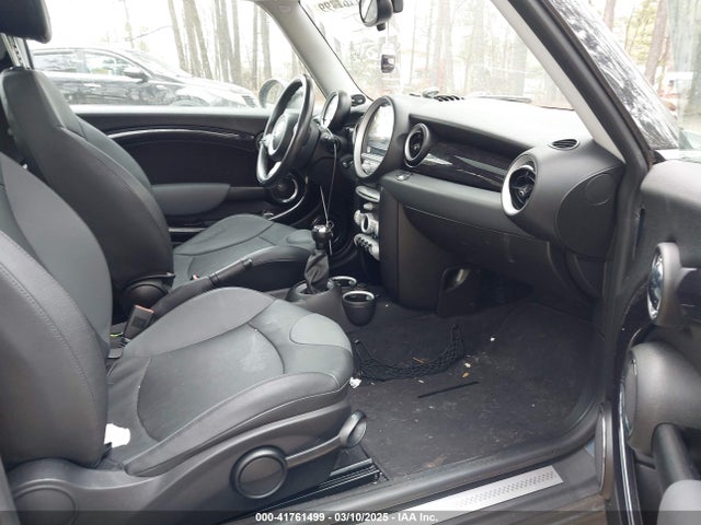 2010 MINI COOPER S CLUBMAN WMWMM3C5XATP76535 Photo 4