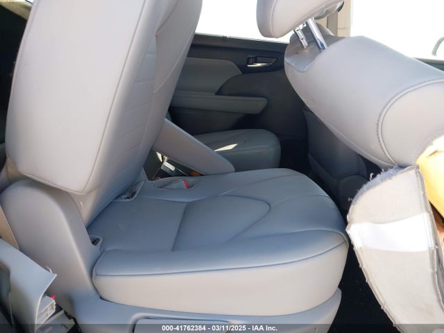 5TDHZRAH0MS056055 Toyota Highlander Xle