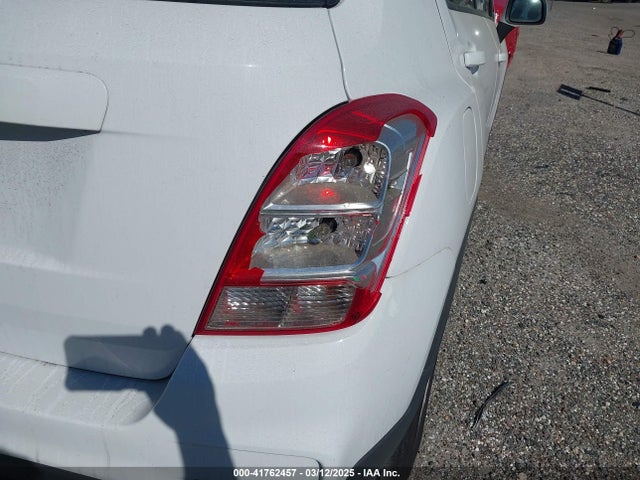 3GNCJNSB7JL419819 Chevrolet TRAX LS